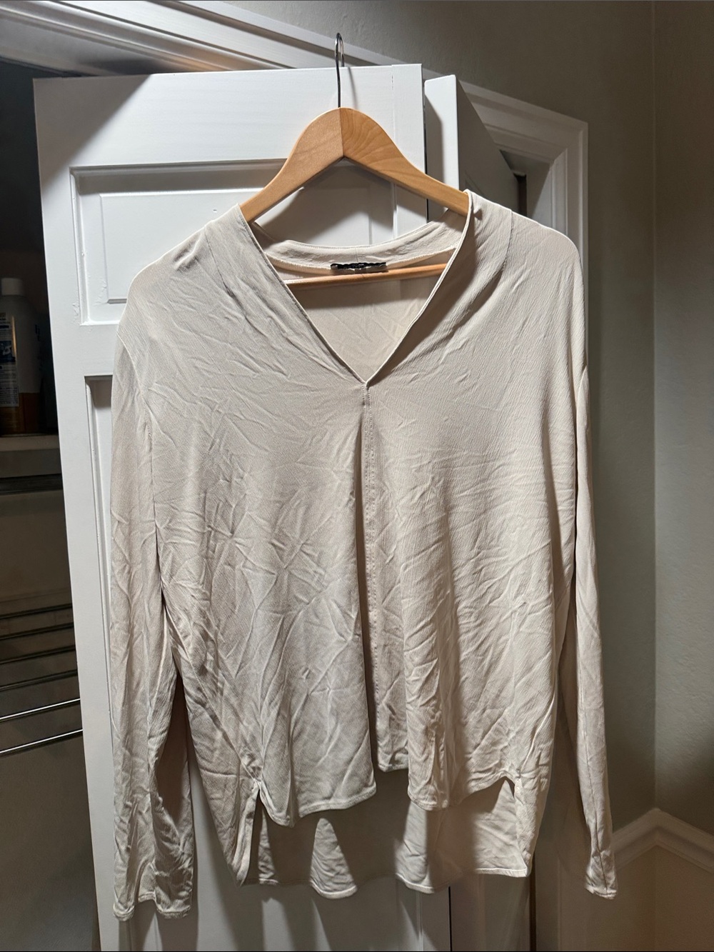Women's Long-Sleeve V-Neck Top in Ivory